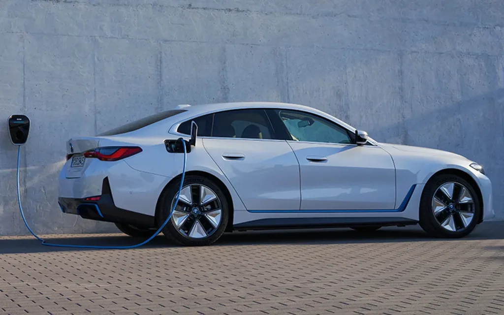 BMW iX3 hay X3: chênh lệch lăn bánh thực tế bao nhiêu?